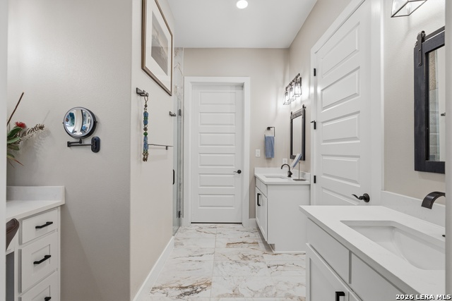 Image 24 of 77 For 2551 Lakeshore Dr