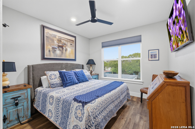 Image 27 of 77 For 2551 Lakeshore Dr