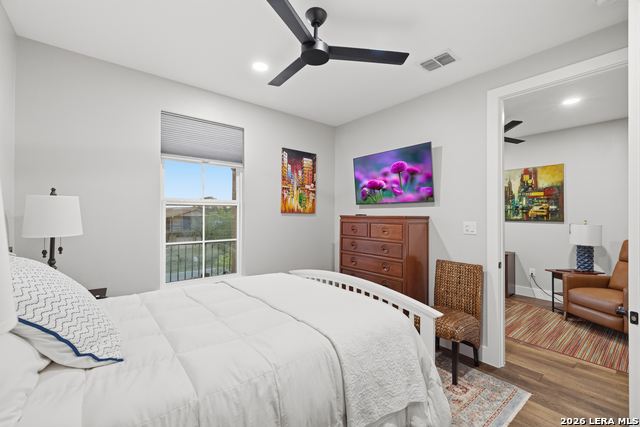 Image 29 of 77 For 2551 Lakeshore Dr