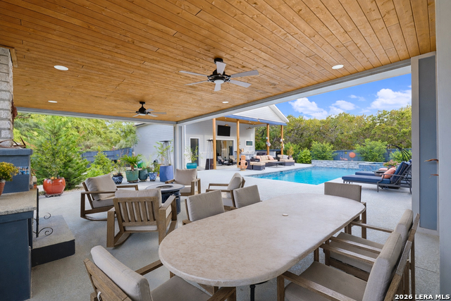 Image 3 of 77 For 2551 Lakeshore Dr