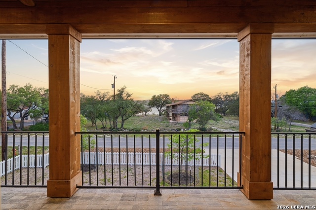 Image 31 of 77 For 2551 Lakeshore Dr