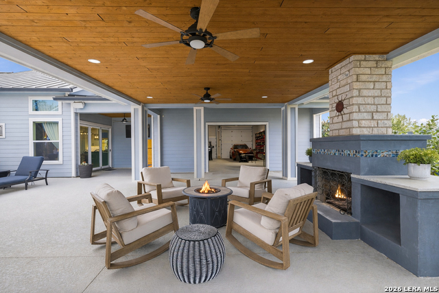 Image 34 of 77 For 2551 Lakeshore Dr