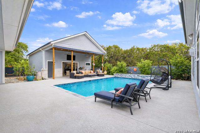 Image 36 of 77 For 2551 Lakeshore Dr