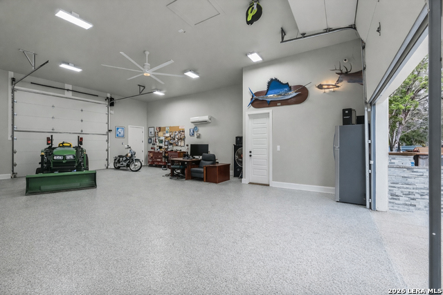 Image 37 of 77 For 2551 Lakeshore Dr