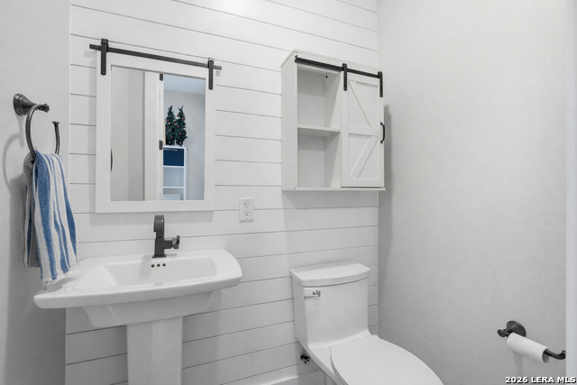 Image 38 of 77 For 2551 Lakeshore Dr