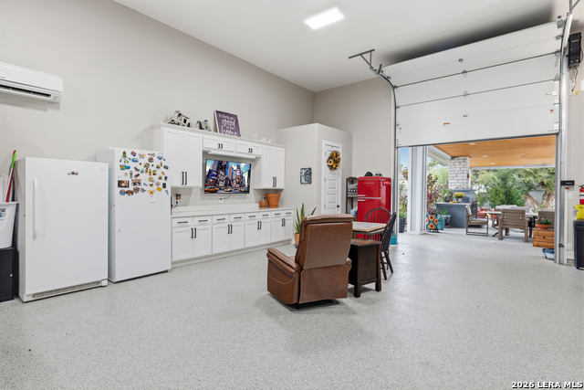 Image 39 of 77 For 2551 Lakeshore Dr