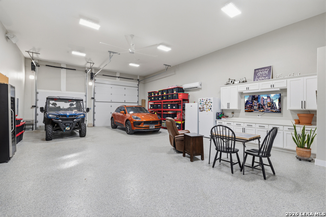 Image 40 of 77 For 2551 Lakeshore Dr