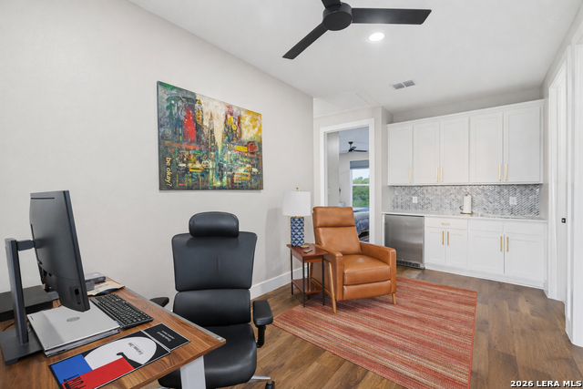 Image 41 of 77 For 2551 Lakeshore Dr