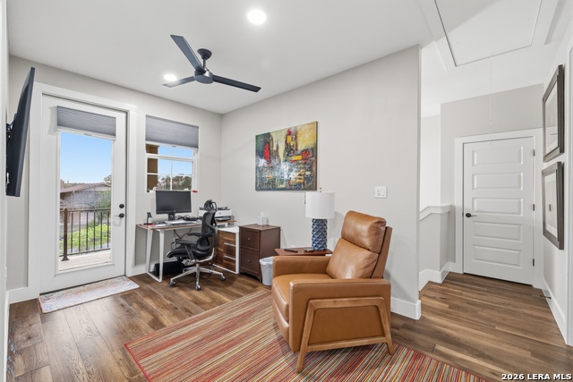 Image 42 of 77 For 2551 Lakeshore Dr