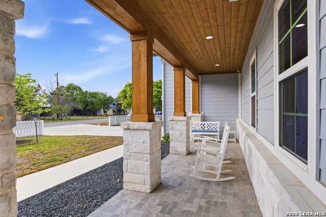 Image 43 of 77 For 2551 Lakeshore Dr