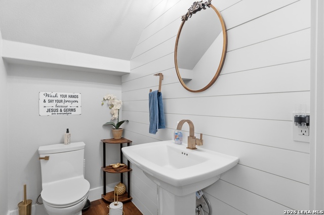 Image 44 of 77 For 2551 Lakeshore Dr