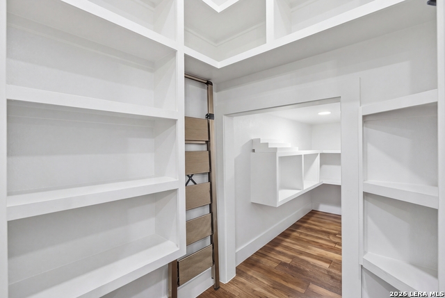 Image 45 of 77 For 2551 Lakeshore Dr