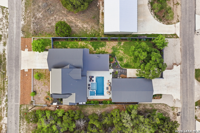 Image 5 of 77 For 2551 Lakeshore Dr