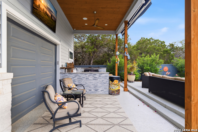 Image 52 of 77 For 2551 Lakeshore Dr