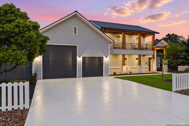 Image 6 of 77 For 2551 Lakeshore Dr