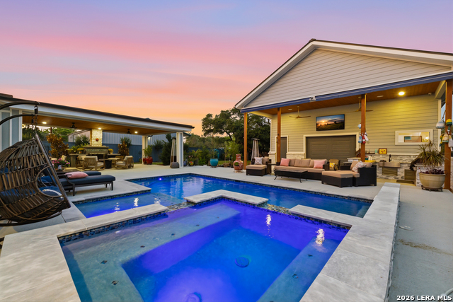 Image 63 of 77 For 2551 Lakeshore Dr