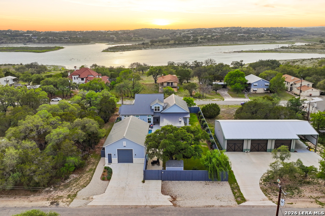 Image 68 of 77 For 2551 Lakeshore Dr