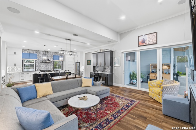 Image 8 of 77 For 2551 Lakeshore Dr