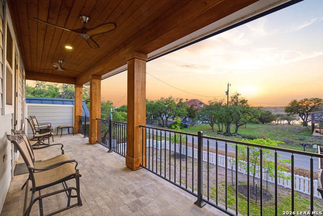 Image 9 of 77 For 2551 Lakeshore Dr