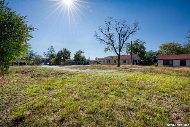 Image 2 of 5 For 1015 Fresno  