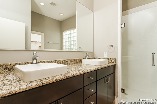 Image 15 of 26 For 262 East Cevallos