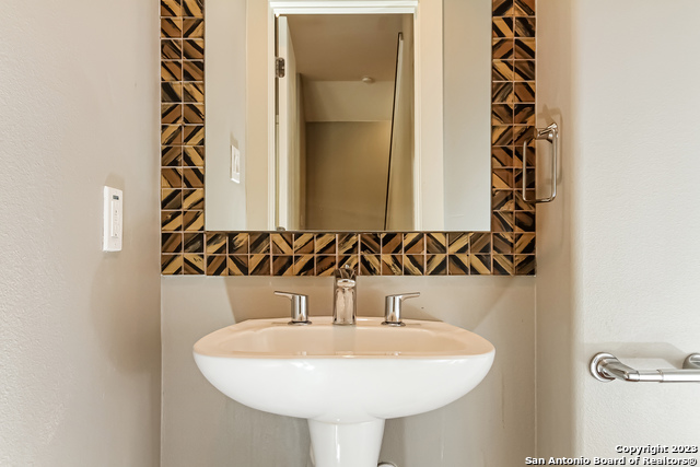 Image 22 of 26 For 262 East Cevallos