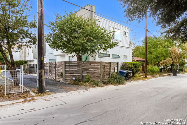 Image 23 of 26 For 262 East Cevallos