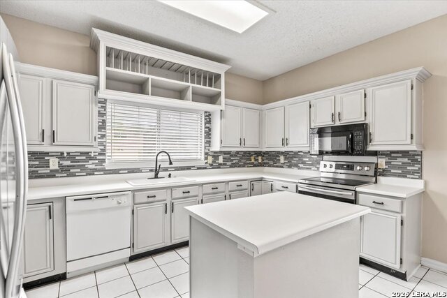 Listing photo id 9 for 7103 Misty Brk