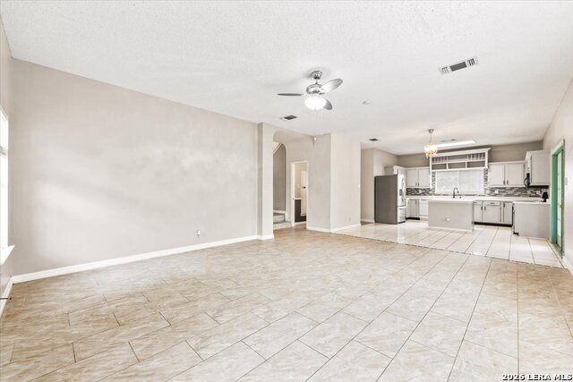 Listing photo id 6 for 7103 Misty Brk