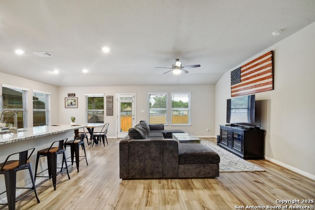 Image 3 of 31 For 3053 Casillero