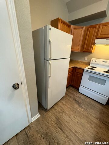 Image 22 of 24 For 7802 Kingsbury Wood  1