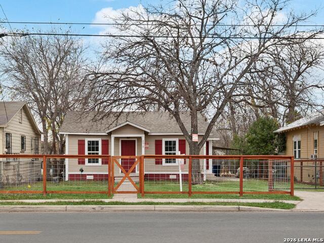 Image 2 of 19 For 2619 Houston E