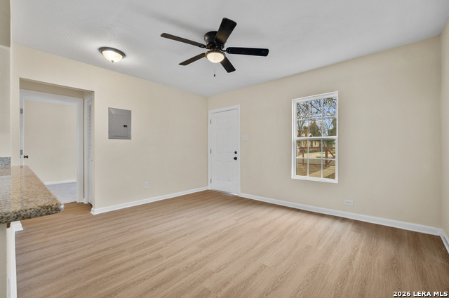 Image 4 of 19 For 2619 Houston E