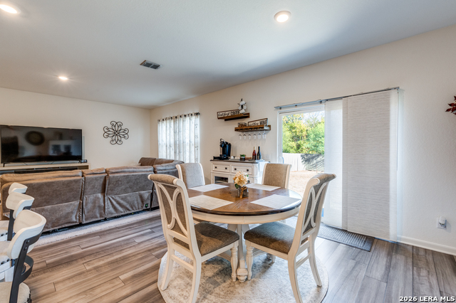 Listing photo id 9 for 5628 Pearl Meadow