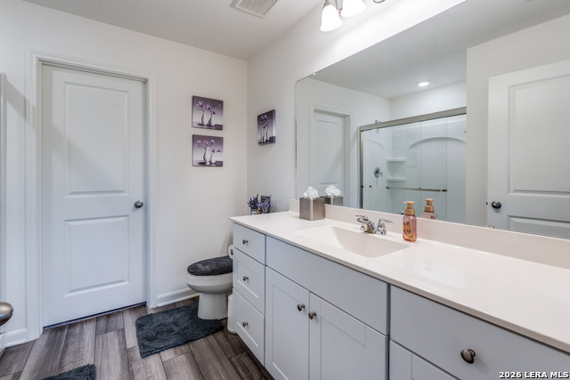 Listing photo id 13 for 5628 Pearl Meadow