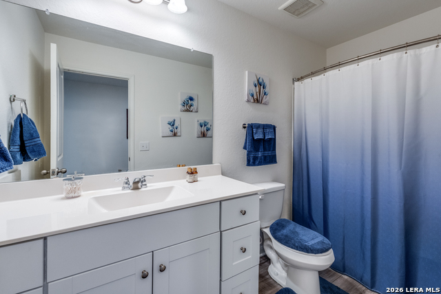 Listing photo id 16 for 5628 Pearl Meadow