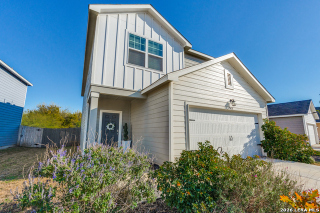 Listing photo id 0 for 5628 Pearl Meadow