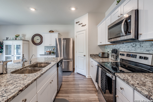 Listing photo id 5 for 5628 Pearl Meadow