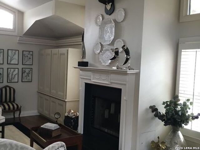 Image 5 of 21 For 134 Summit Avenue W A