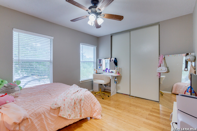 Image 20 of 25 For 2422 Newoak Park