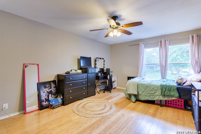 Image 21 of 25 For 2422 Newoak Park