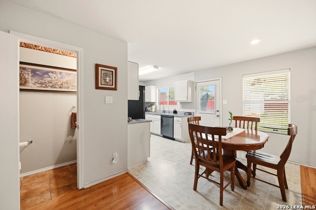 Image 43 of 49 For 3947 Wisteria