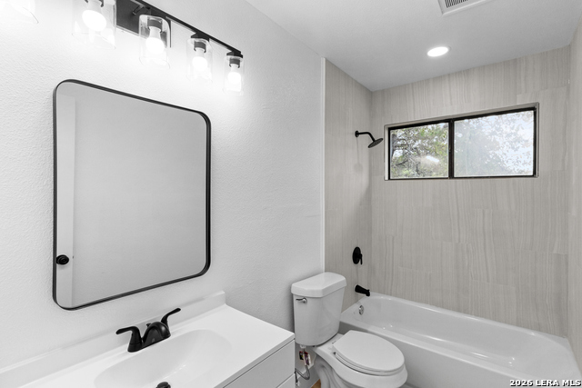 Image 16 of 26 For 15610 Knollhollow