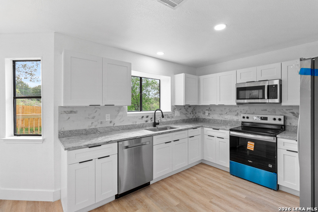 Image 9 of 26 For 15610 Knollhollow