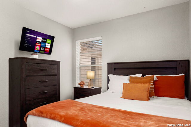 Image 11 of 37 For 607 Redcliff Dr