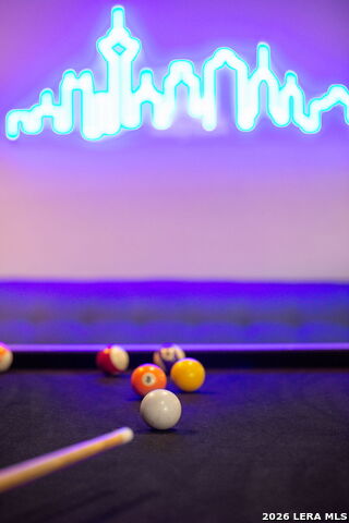 Image 18 of 37 For 607 Redcliff Dr