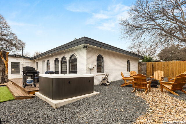 Image 20 of 37 For 607 Redcliff Dr