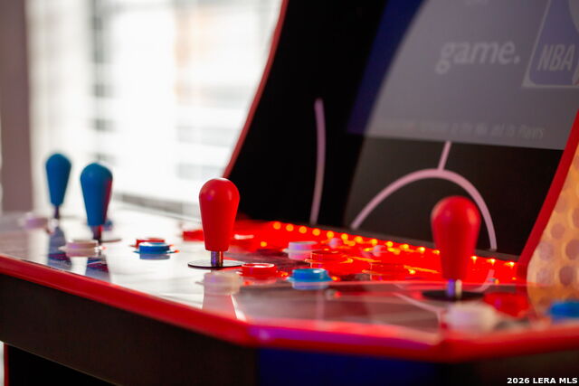 Image 26 of 37 For 607 Redcliff Dr