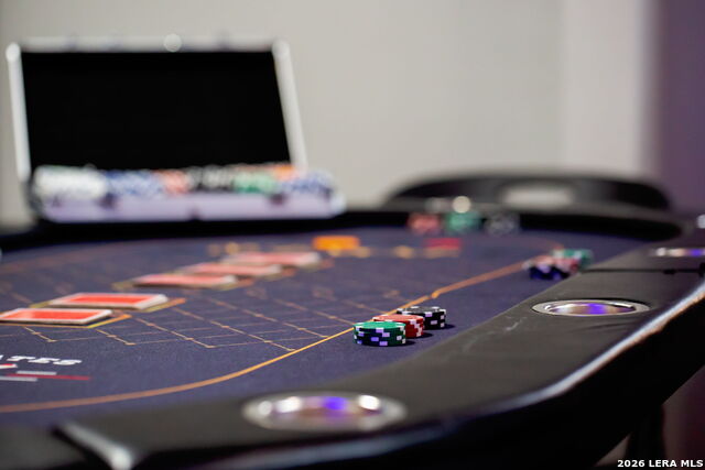 Image 33 of 37 For 607 Redcliff Dr