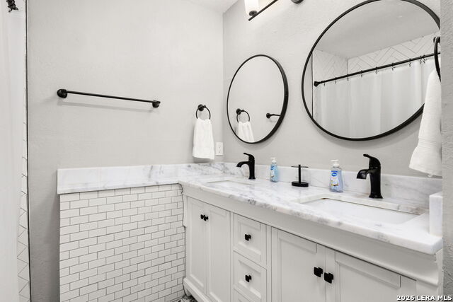 Image 35 of 37 For 607 Redcliff Dr